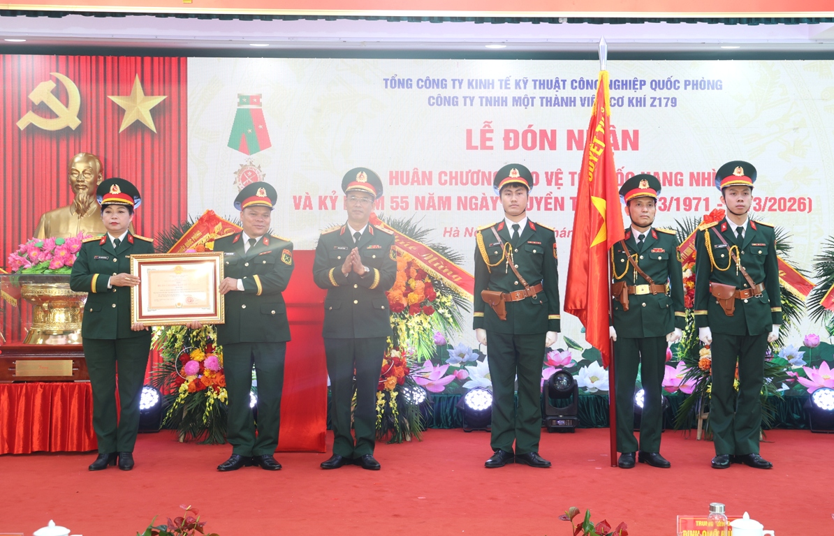 Công ty Cơ khí Z179 đón nhận Huân chương Bảo vệ Tổ quốc hạng Nhì